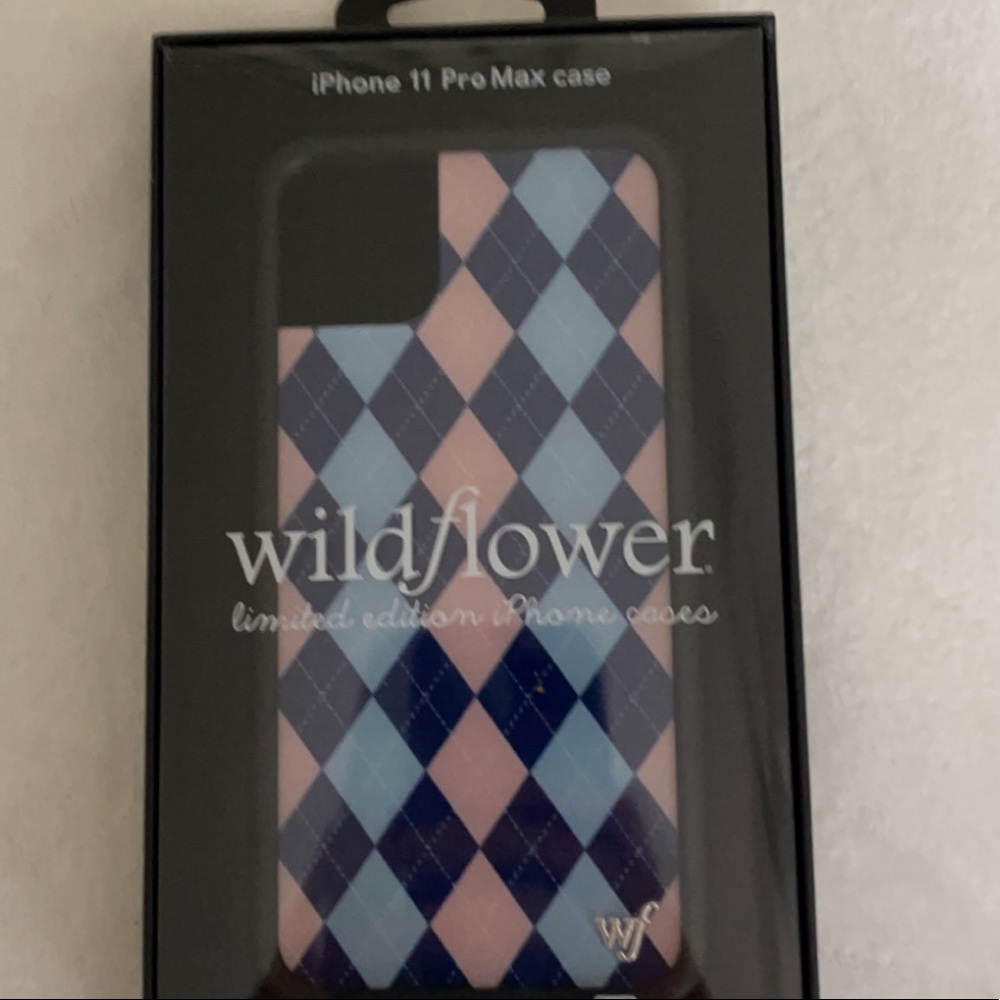 Brand new wildflower 11 max pro case